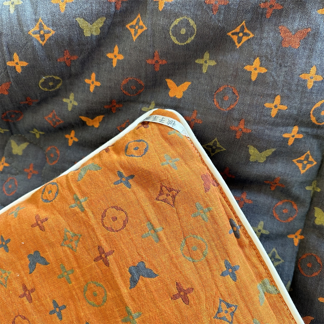 91家纺网 家纺一手货源 找家纺 睡棉坊 2025新款全棉色织提花双层纱春秋被芯冬被 絮语朦胧