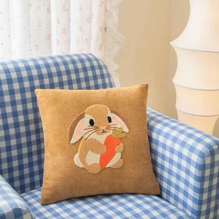 91家纺网 家纺一手货源 找家纺 新奇异 2025新款卡通毛巾绣雪尼尔抱枕 萝卜兔-黄色