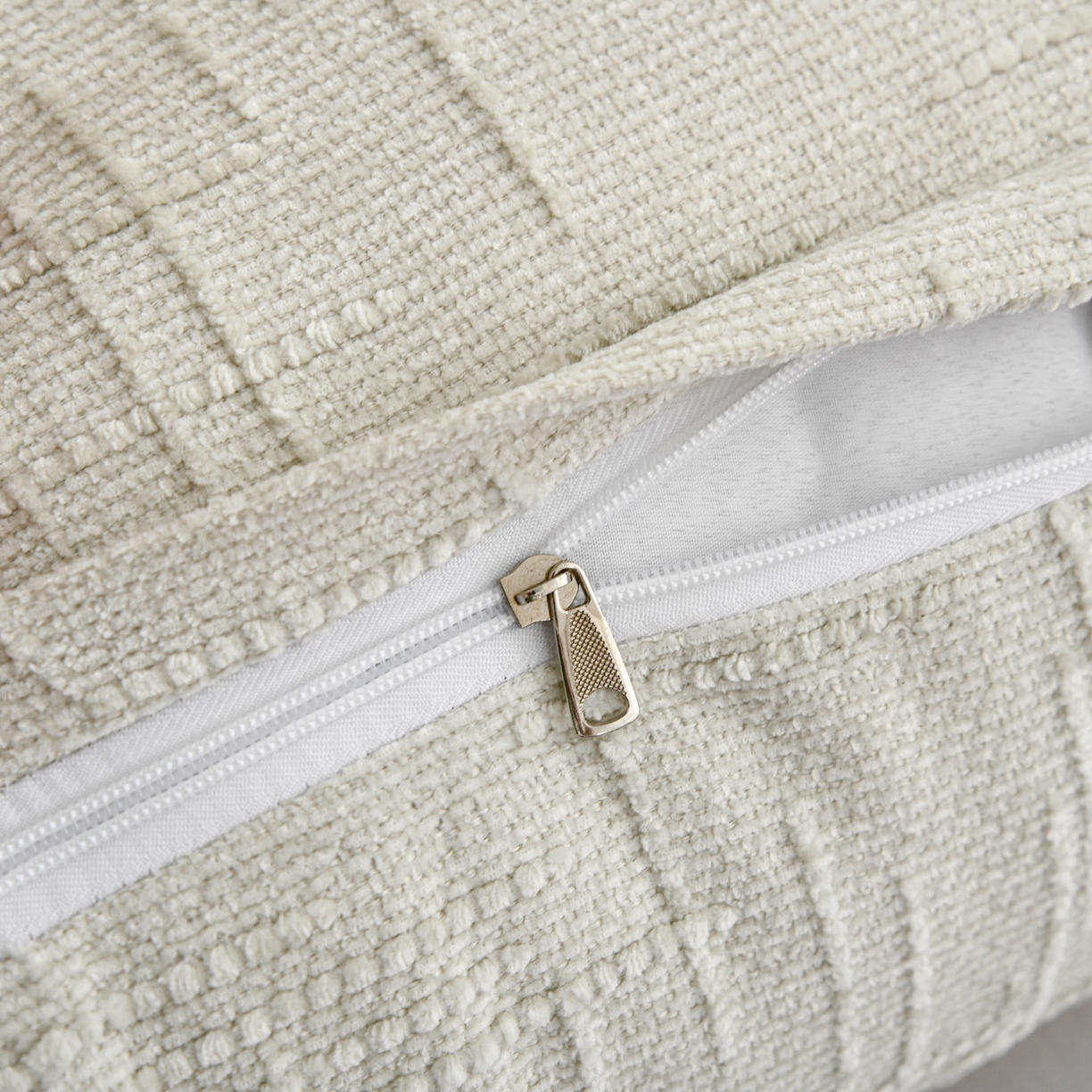 91家纺网 家纺一手货源 找家纺 美达人 2025新款肌理麻三角靠背靠垫 肌理麻-香草白-三角