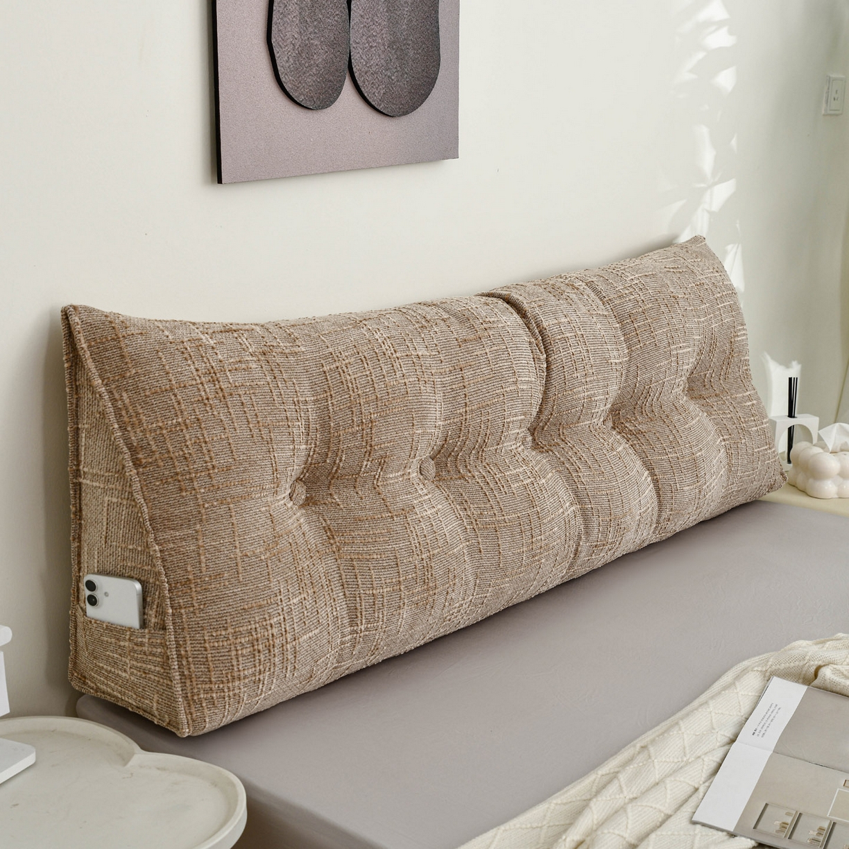 91家纺网 家纺一手货源 找家纺 美达人 2025新款肌理麻三角靠背靠垫 肌理麻-焦糖奶茶-三角