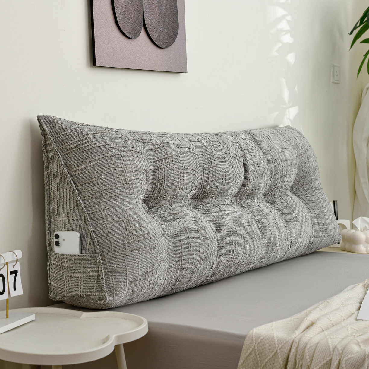 91家纺网 家纺一手货源 找家纺 美达人 2025新款肌理麻三角靠背靠垫 肌理麻-浅柔灰-三角