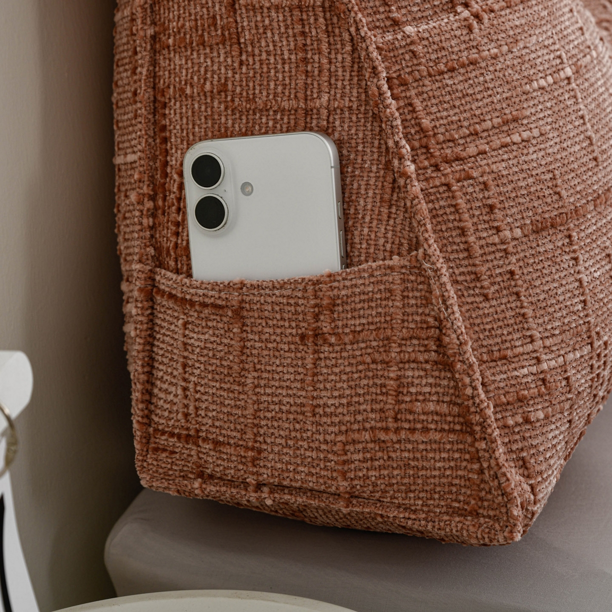 91家纺网 家纺一手货源 找家纺 美达人 2025新款肌理麻三角靠背靠垫 肌理麻-褪色玫瑰-三角