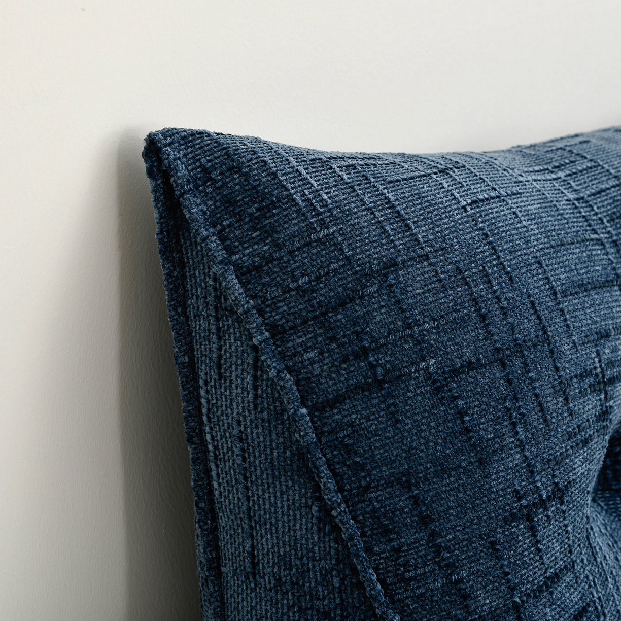 91家纺网 家纺一手货源 找家纺 美达人 2025新款肌理麻三角靠背靠垫 肌理麻-孔雀蓝-三角