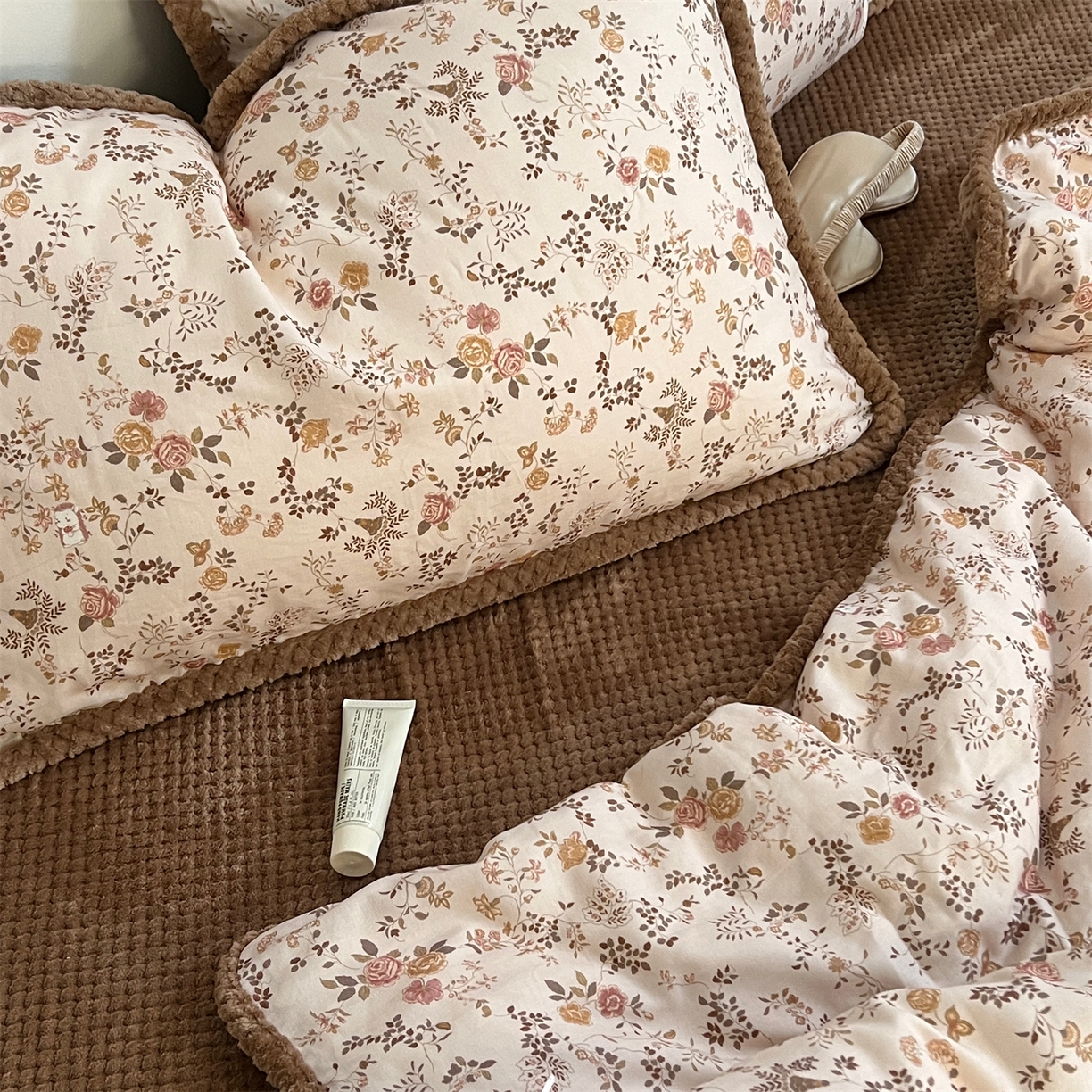 91家纺网 家纺一手货源 找家纺 （总）荣轩 2025秋冬必备新品棉加绒华夫格提花绒工艺款四件套（铺床版）