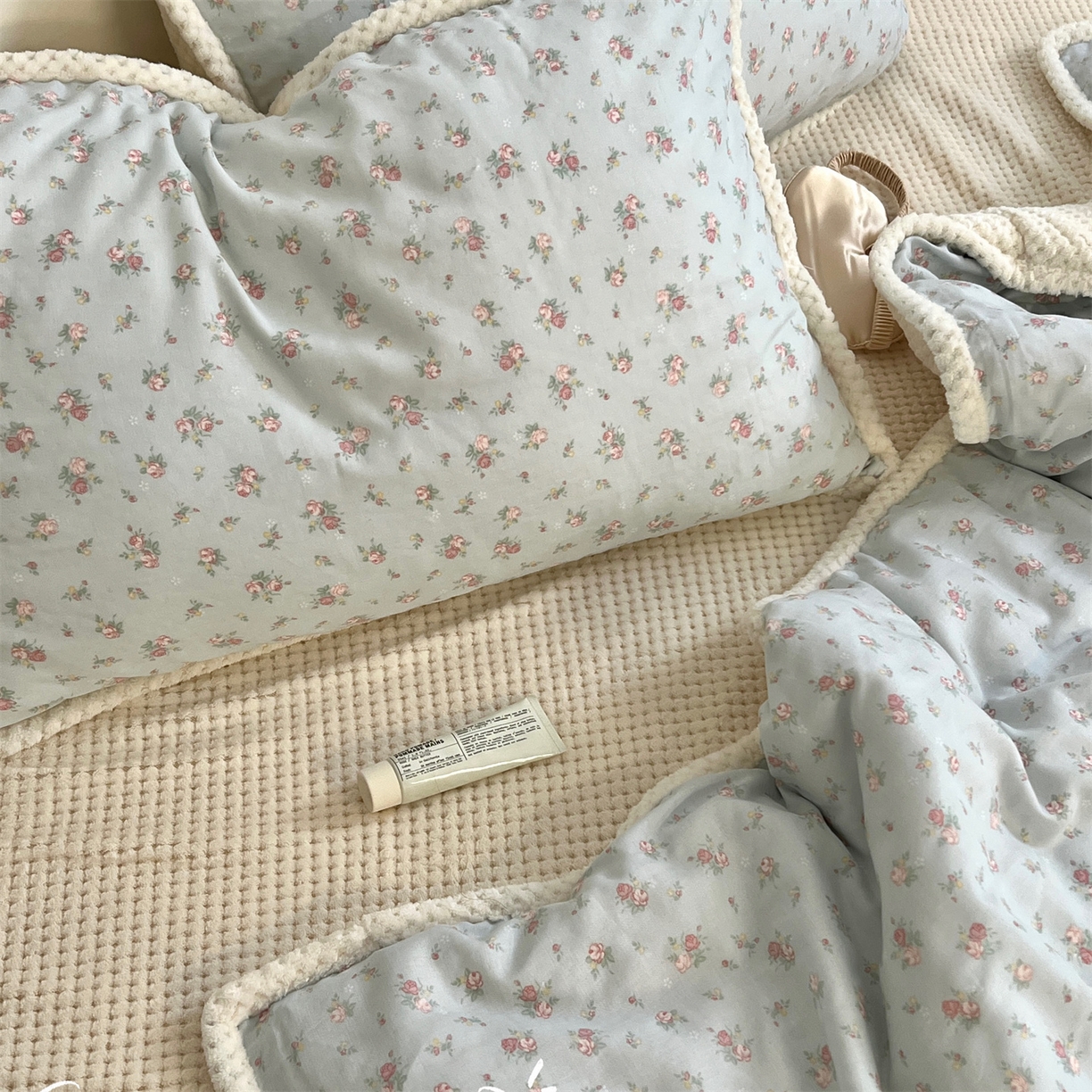 91家纺网 家纺一手货源 找家纺 （总）荣轩 2025秋冬必备新品棉加绒华夫格提花绒工艺款四件套（铺床版）