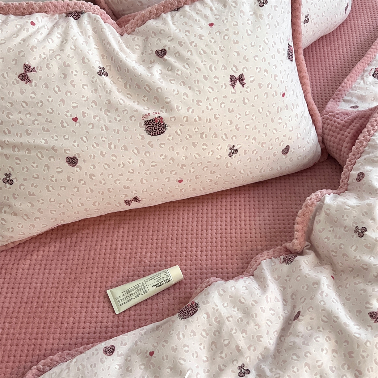 91家纺网 家纺一手货源 找家纺 （总）荣轩 2025秋冬必备新品棉加绒华夫格提花绒工艺款四件套（铺床版）