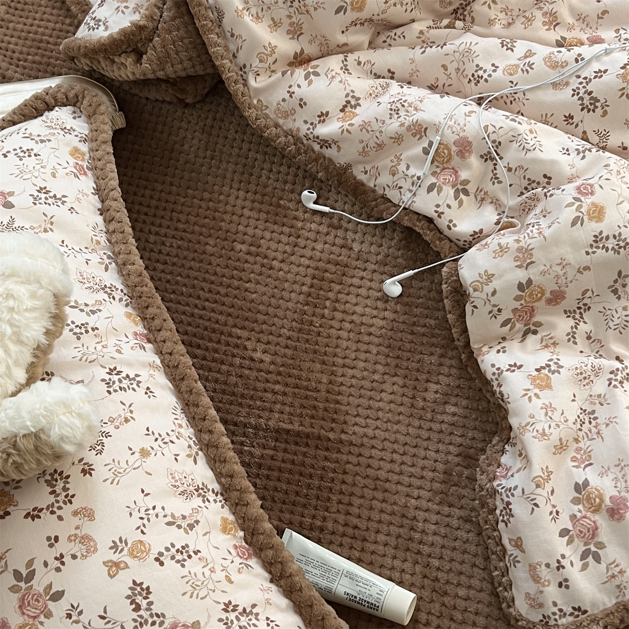 91家纺网 家纺一手货源 找家纺 荣轩 2025秋冬必备新品棉加绒华夫格提花绒工艺款四件套（铺床版） 复古甜心