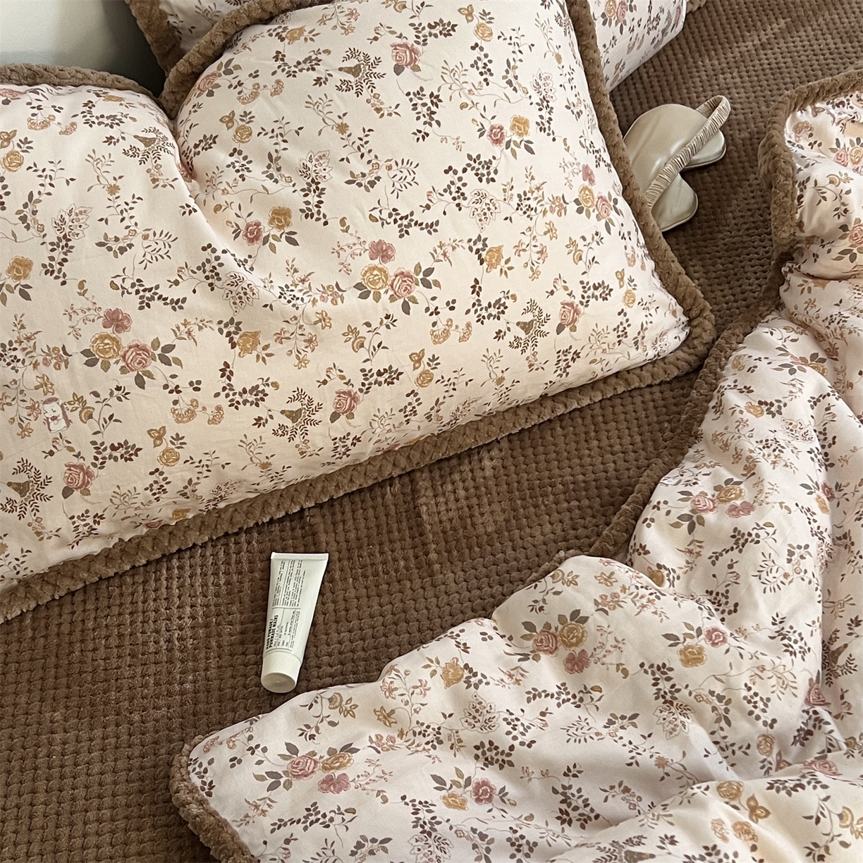 91家纺网 家纺一手货源 找家纺 荣轩 2025秋冬必备新品棉加绒华夫格提花绒工艺款四件套（铺床版） 复古甜心