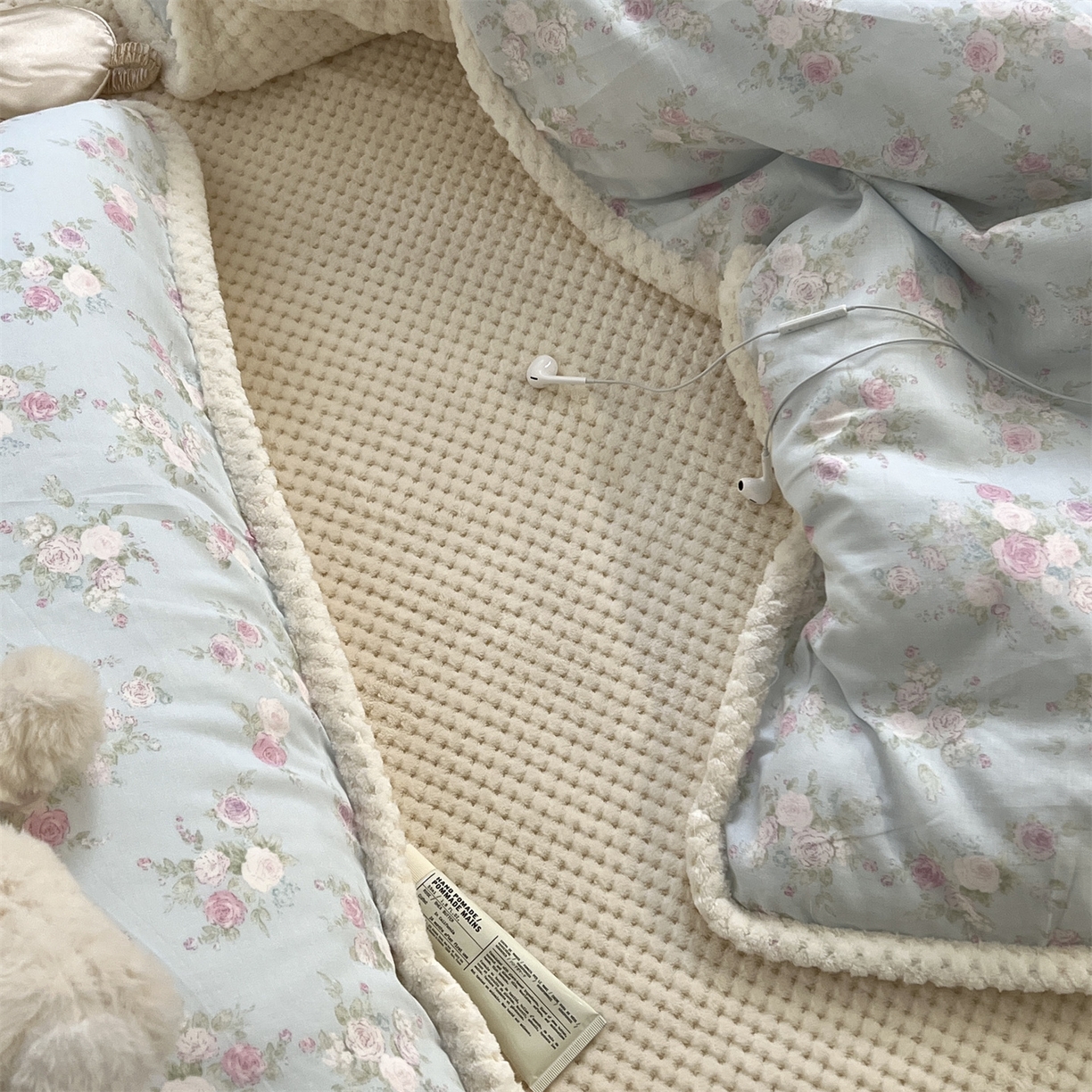 91家纺网 家纺一手货源 找家纺 荣轩 2025秋冬必备新品棉加绒华夫格提花绒工艺款四件套（铺床版）海棠叙