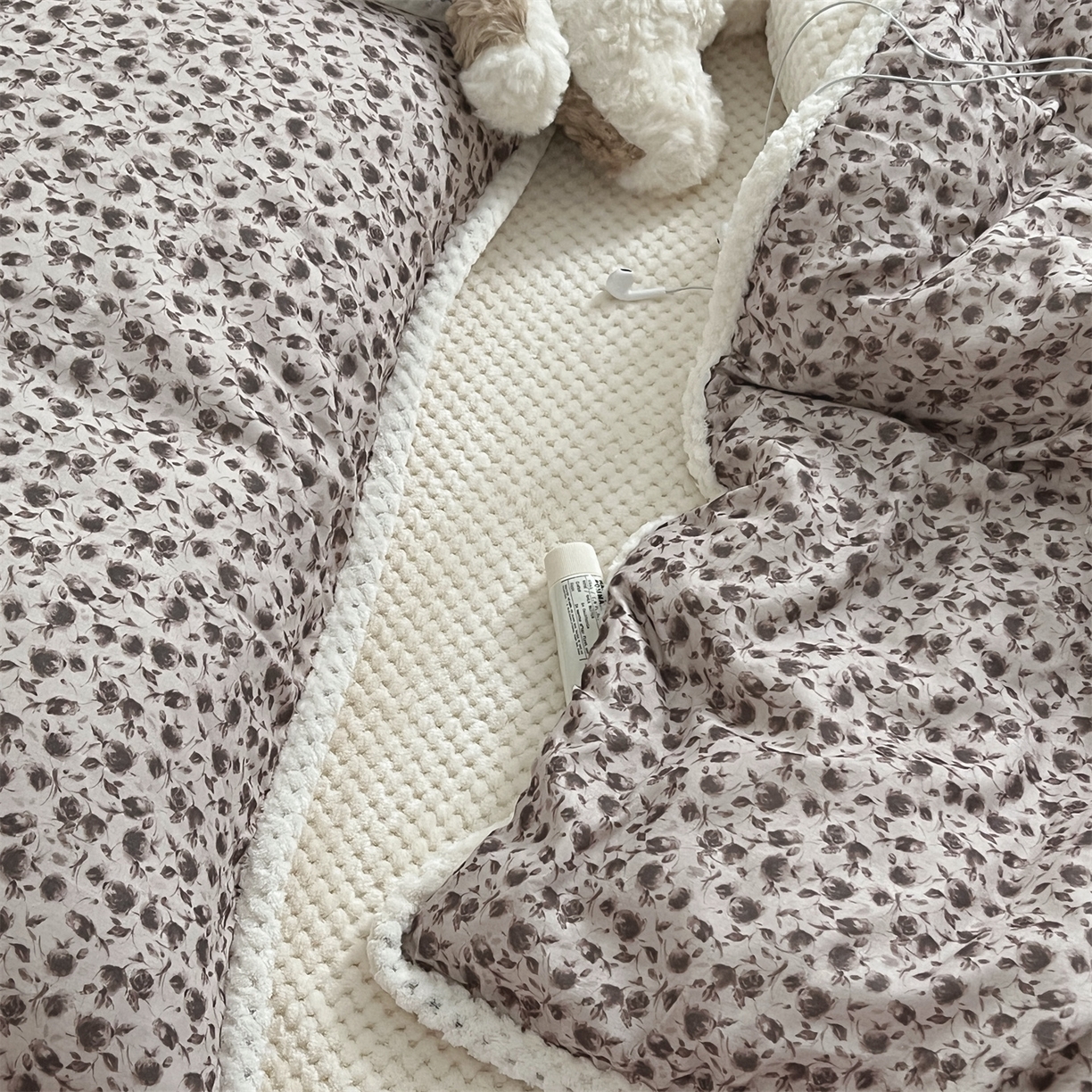 91家纺网 家纺一手货源 找家纺 荣轩 2025秋冬必备新品棉加绒华夫格提花绒工艺款四件套（铺床版）秋叙