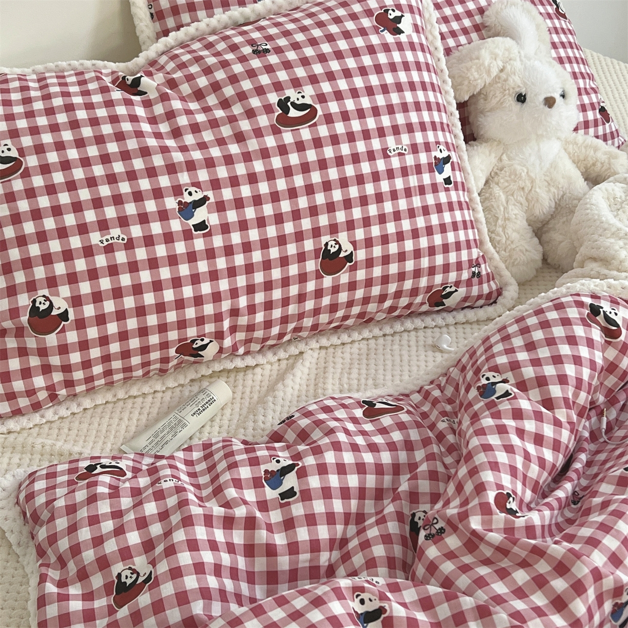 91家纺网 家纺一手货源 找家纺 荣轩 2025秋冬必备新品棉加绒华夫格提花绒工艺款四件套（铺床版）树莓红茶