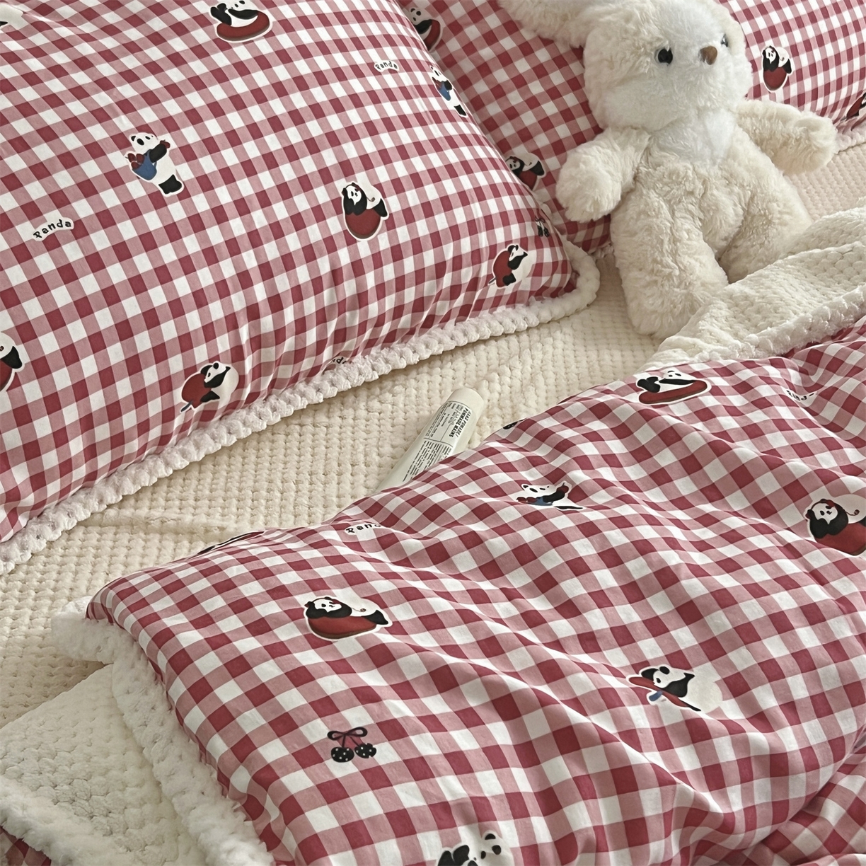 91家纺网 家纺一手货源 找家纺 荣轩 2025秋冬必备新品棉加绒华夫格提花绒工艺款四件套（铺床版）树莓红茶