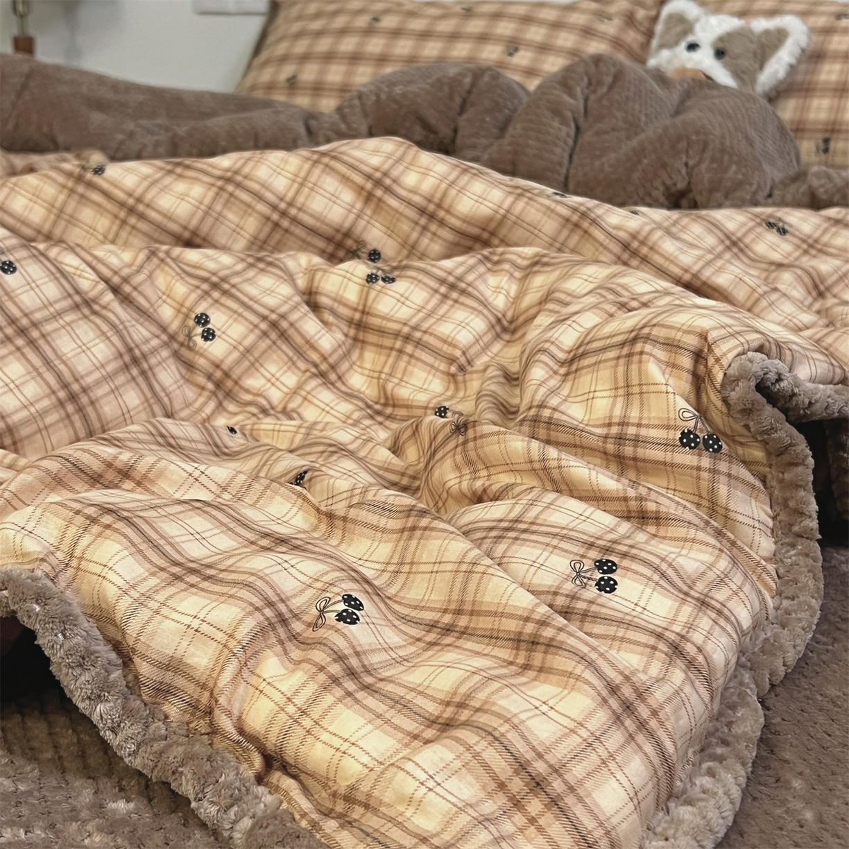 91家纺网 家纺一手货源 找家纺 荣轩 2025秋冬必备新品棉加绒华夫格提花绒工艺款四件套（铺床版）糖炒栗子