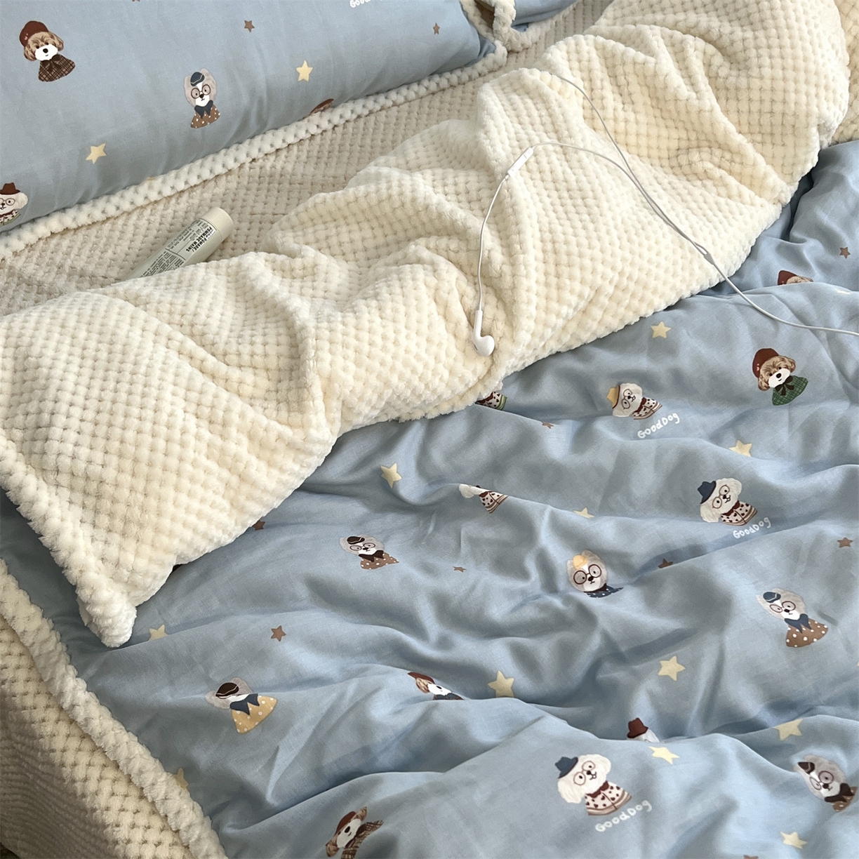 91家纺网 家纺一手货源 找家纺 荣轩 2025秋冬必备新品棉加绒华夫格提花绒工艺款四件套（铺床版）星仔