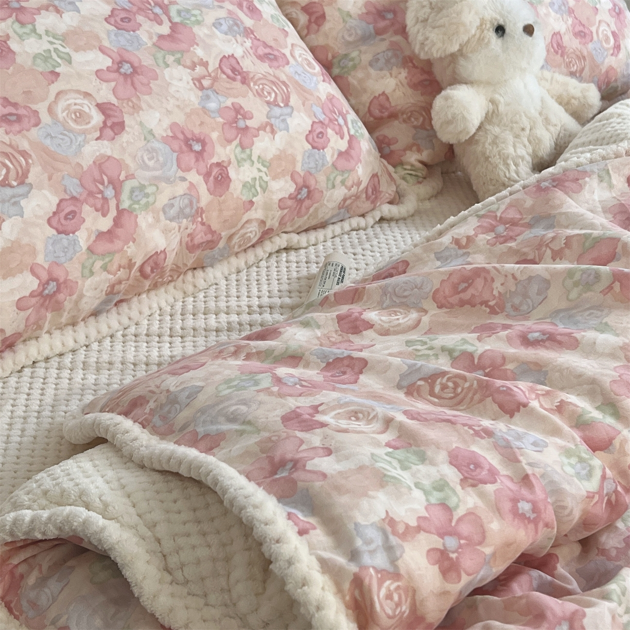 91家纺网 家纺一手货源 找家纺 荣轩 2025秋冬必备新品棉加绒华夫格提花绒工艺款四件套（铺床版）颜花朝