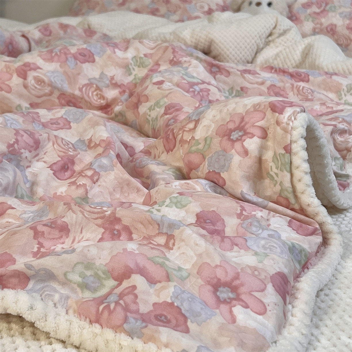 91家纺网 家纺一手货源 找家纺 荣轩 2025秋冬必备新品棉加绒华夫格提花绒工艺款四件套（铺床版）颜花朝