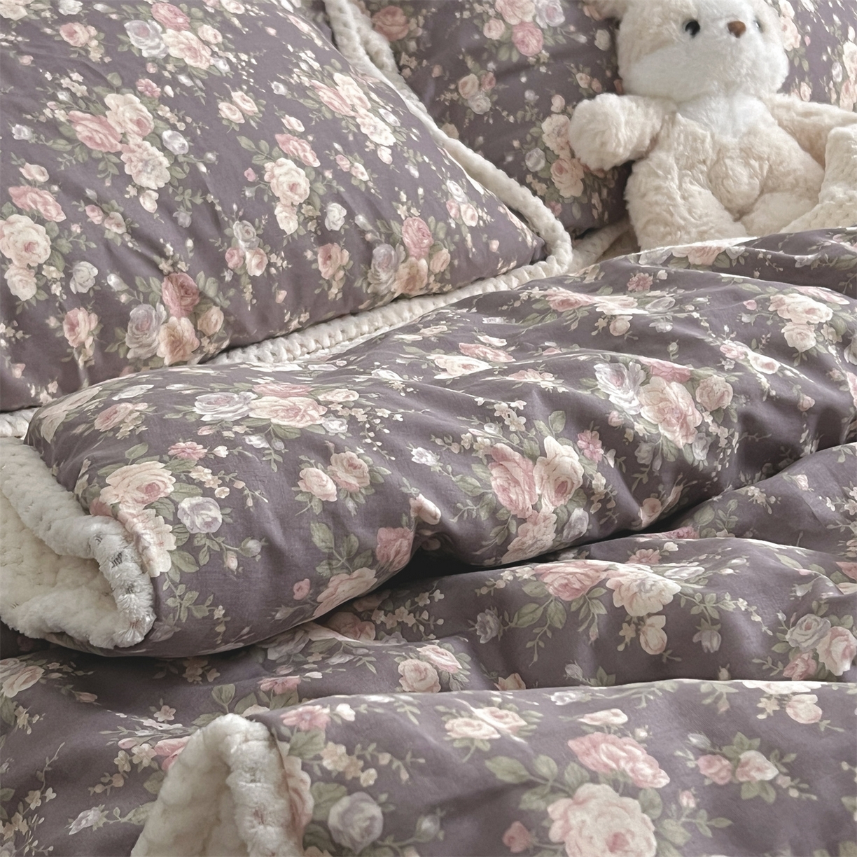 91家纺网 家纺一手货源 找家纺 荣轩 2025秋冬必备新品棉加绒华夫格提花绒工艺款四件套（铺床版）云裳-紫