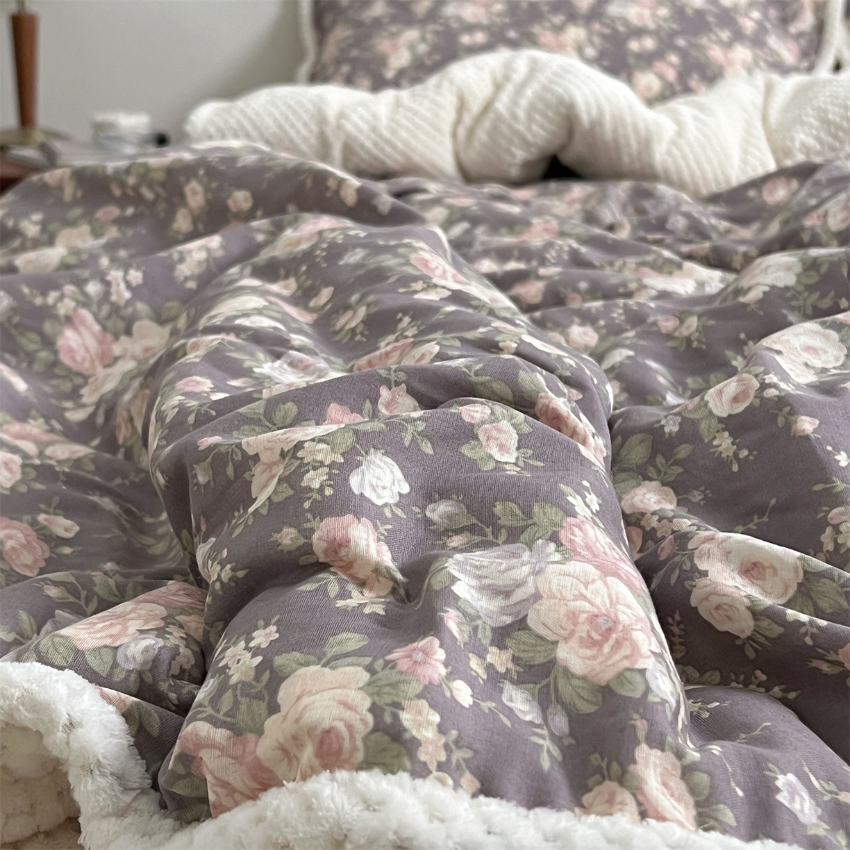 91家纺网 家纺一手货源 找家纺 荣轩 2025秋冬必备新品棉加绒华夫格提花绒工艺款四件套（铺床版）云裳-紫