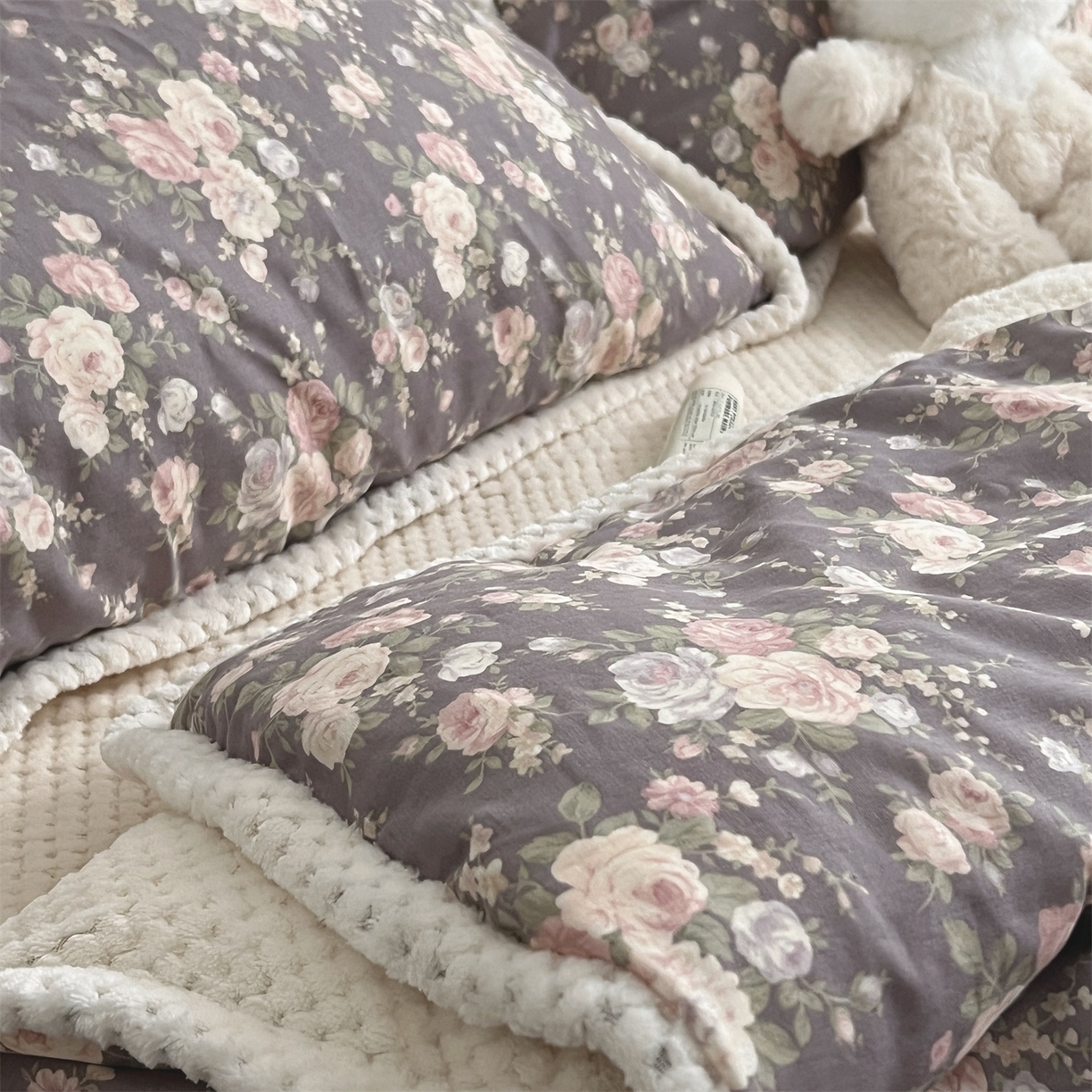 91家纺网 家纺一手货源 找家纺 荣轩 2025秋冬必备新品棉加绒华夫格提花绒工艺款四件套（铺床版）云裳-紫