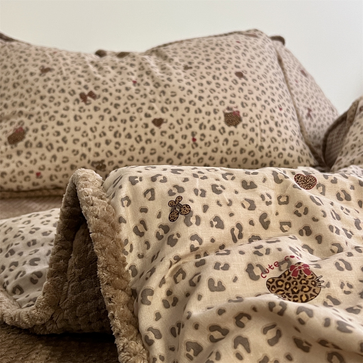 91家纺网 家纺一手货源 找家纺 荣轩 2025秋冬必备新品棉加绒华夫格提花绒工艺款四件套（铺床版）挚爱