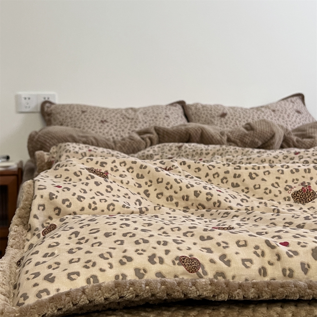 91家纺网 家纺一手货源 找家纺 荣轩 2025秋冬必备新品棉加绒华夫格提花绒工艺款四件套（铺床版）挚爱