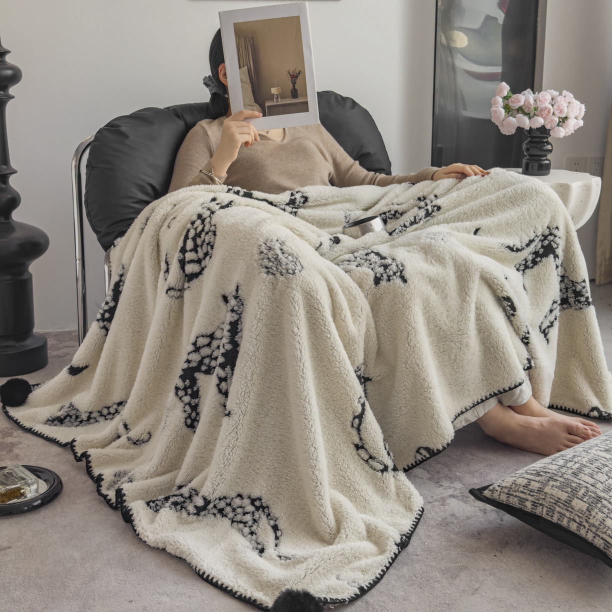 91家纺网 家纺一手货源 找家纺 潮邦创意家居 2025新款提花色织三角针工艺球毯毛毯毯子墨绒秘境 墨绒秘境系列-豹影