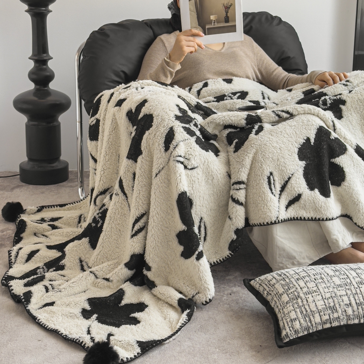 91家纺网 家纺一手货源 找家纺 潮邦创意家居 2025新款提花色织三角针工艺球毯毛毯毯子墨绒秘境 墨绒秘境系列-艺花