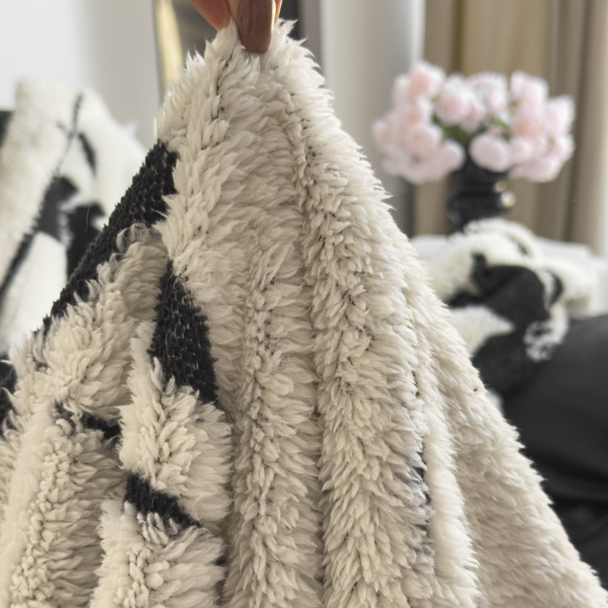 91家纺网 家纺一手货源 找家纺 潮邦创意家居 2025新款提花色织三角针工艺球毯毛毯毯子墨绒秘境 墨绒秘境系列-艺花