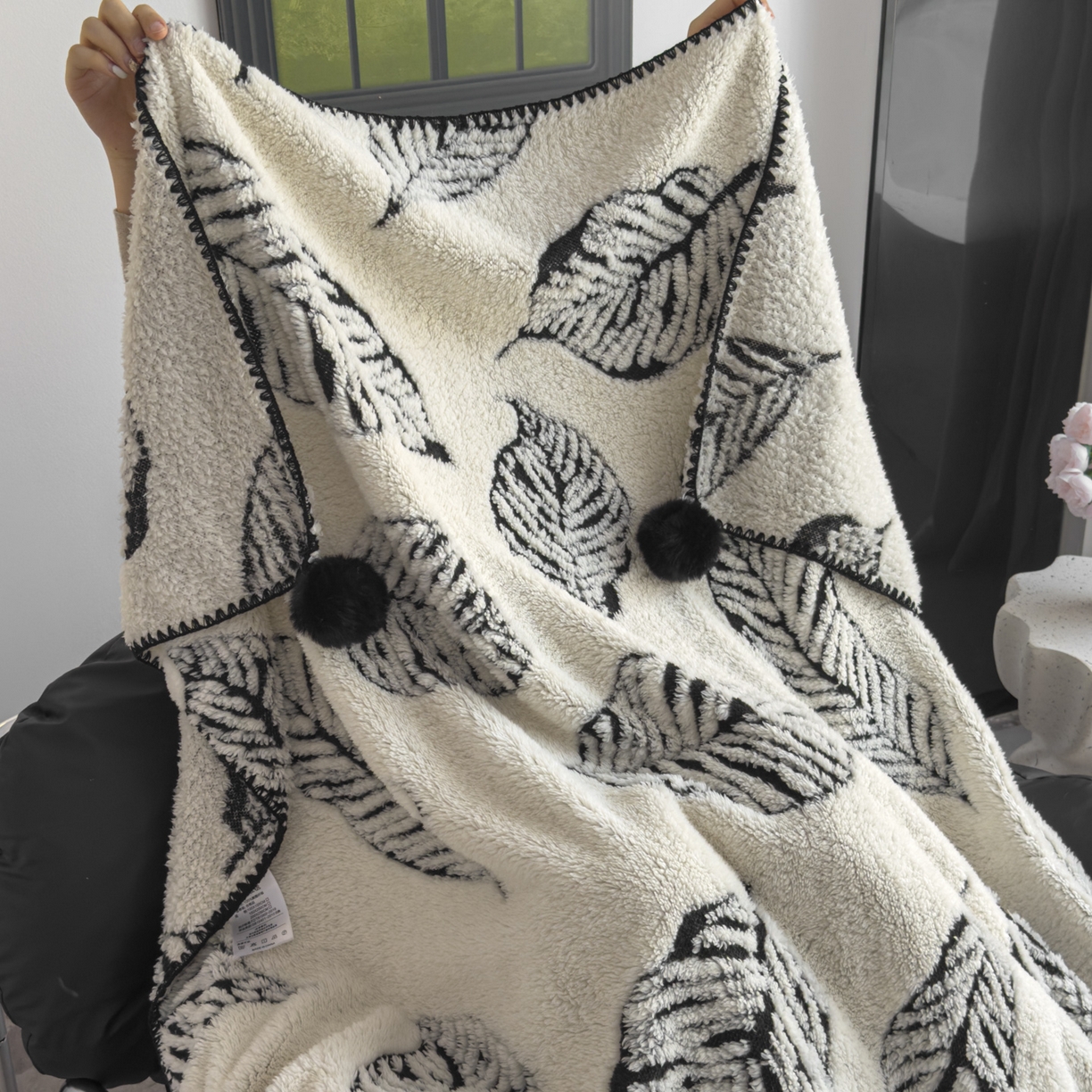 91家纺网 家纺一手货源 找家纺 潮邦创意家居 2025新款提花色织三角针工艺球毯毛毯毯子墨绒秘境 墨绒秘境系列-绒叶