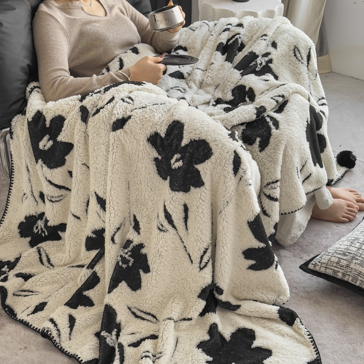 91家纺网 家纺一手货源 找家纺 潮邦创意家居 2025新款提花色织三角针工艺球毯毛毯毯子墨绒秘境 墨绒秘境系列-艺花