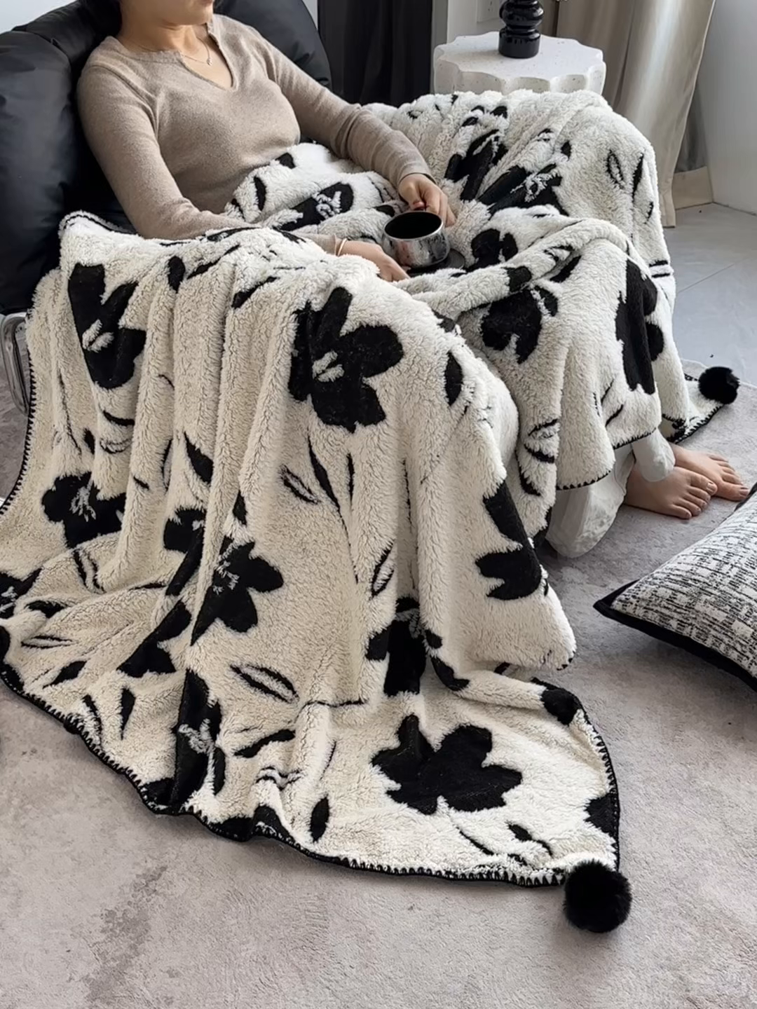 91家纺网 家纺一手货源 找家纺 潮邦创意家居 2025新款提花色织三角针工艺球毯毛毯毯子墨绒秘境 墨绒秘境系列-艺花