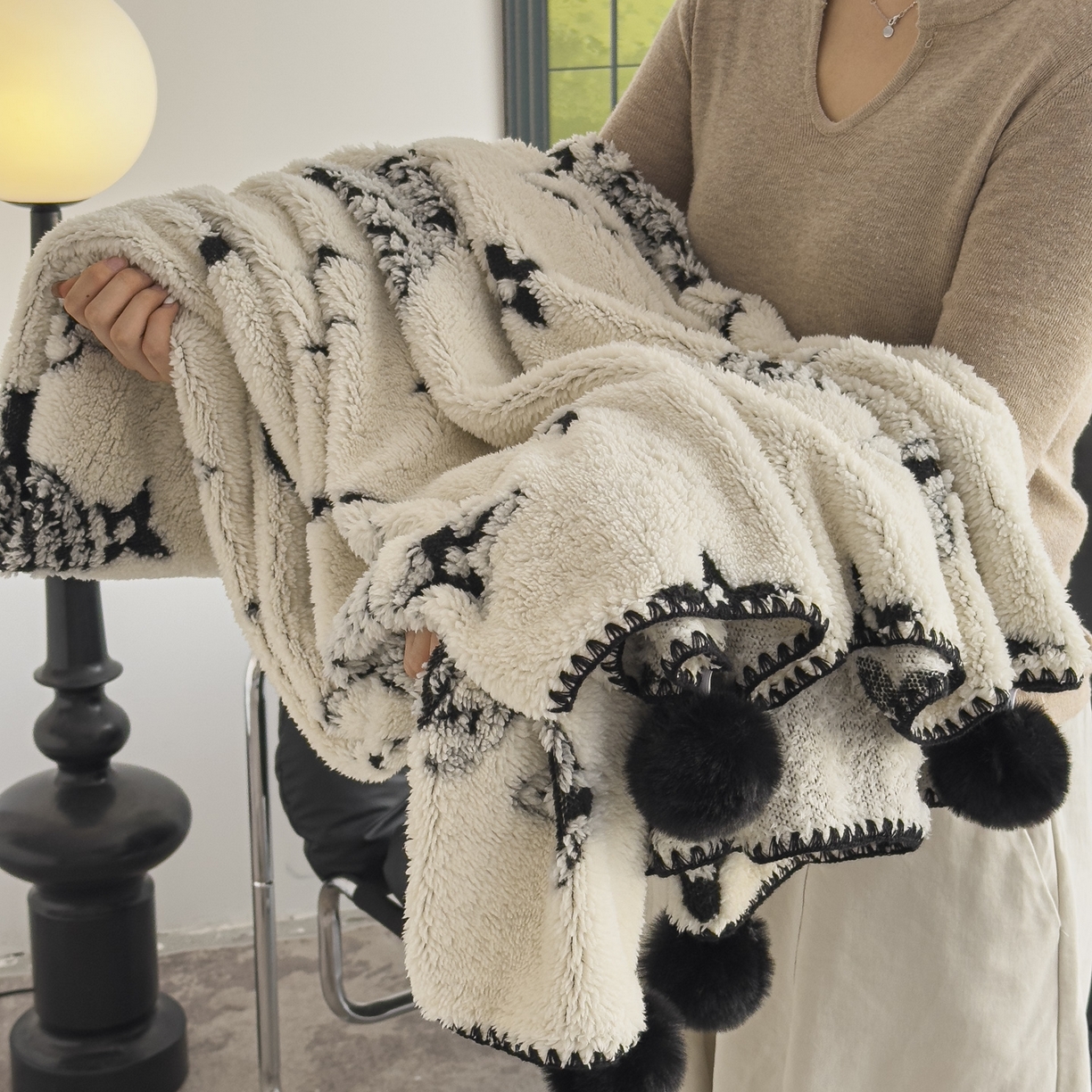 91家纺网 家纺一手货源 找家纺 潮邦创意家居 2025新款提花色织三角针工艺球毯毛毯毯子墨绒秘境 墨绒秘境系列-星奢