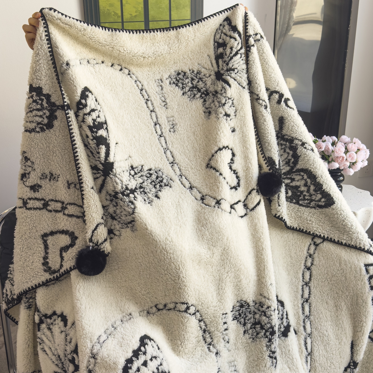 91家纺网 家纺一手货源 找家纺 潮邦创意家居 2025新款提花色织三角针工艺球毯毛毯毯子墨绒秘境 墨绒秘境系列-蝶韵