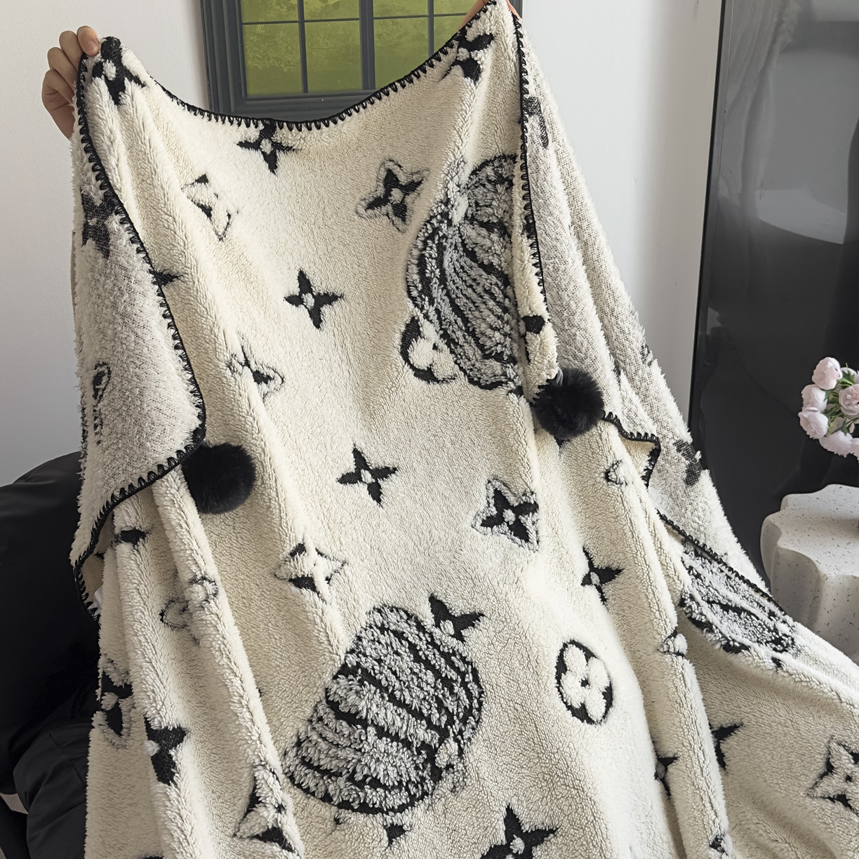 91家纺网 家纺一手货源 找家纺 潮邦创意家居 2025新款提花色织三角针工艺球毯毛毯毯子墨绒秘境 墨绒秘境系列-星奢