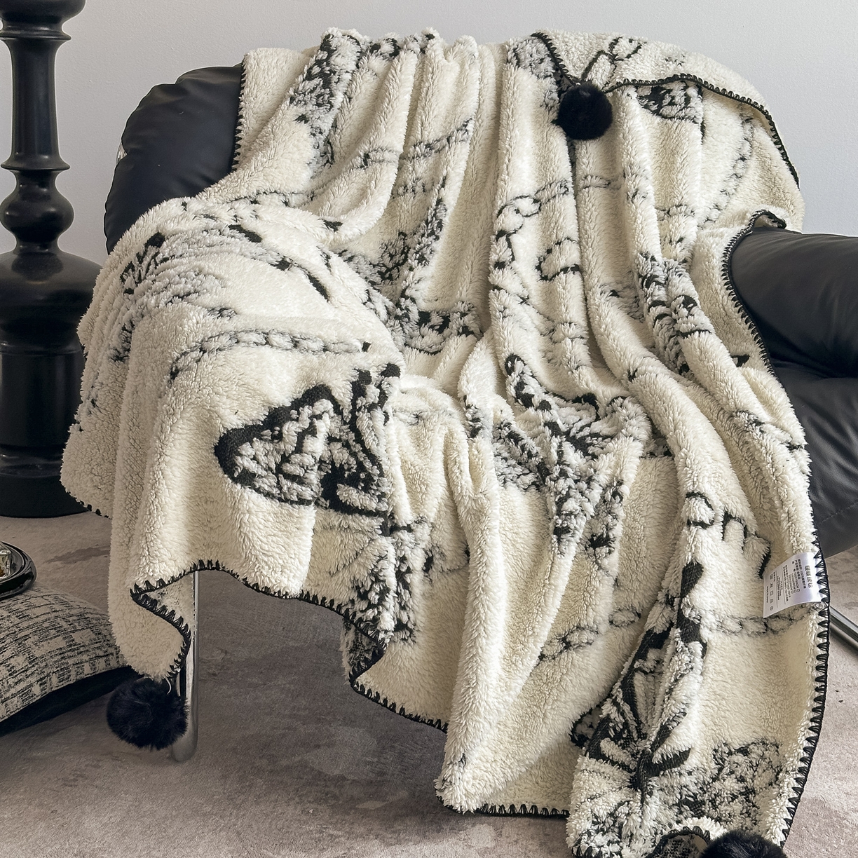 91家纺网 家纺一手货源 找家纺 潮邦创意家居 2025新款提花色织三角针工艺球毯毛毯毯子墨绒秘境 墨绒秘境系列-蝶韵