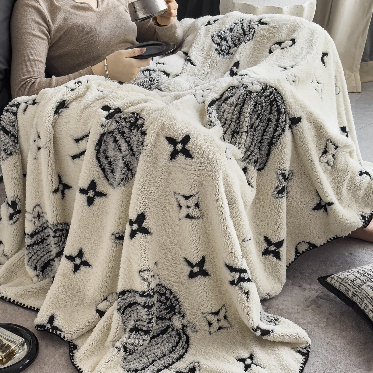 91家纺网 家纺一手货源 找家纺 潮邦创意家居 2025新款提花色织三角针工艺球毯毛毯毯子墨绒秘境 墨绒秘境系列-星奢