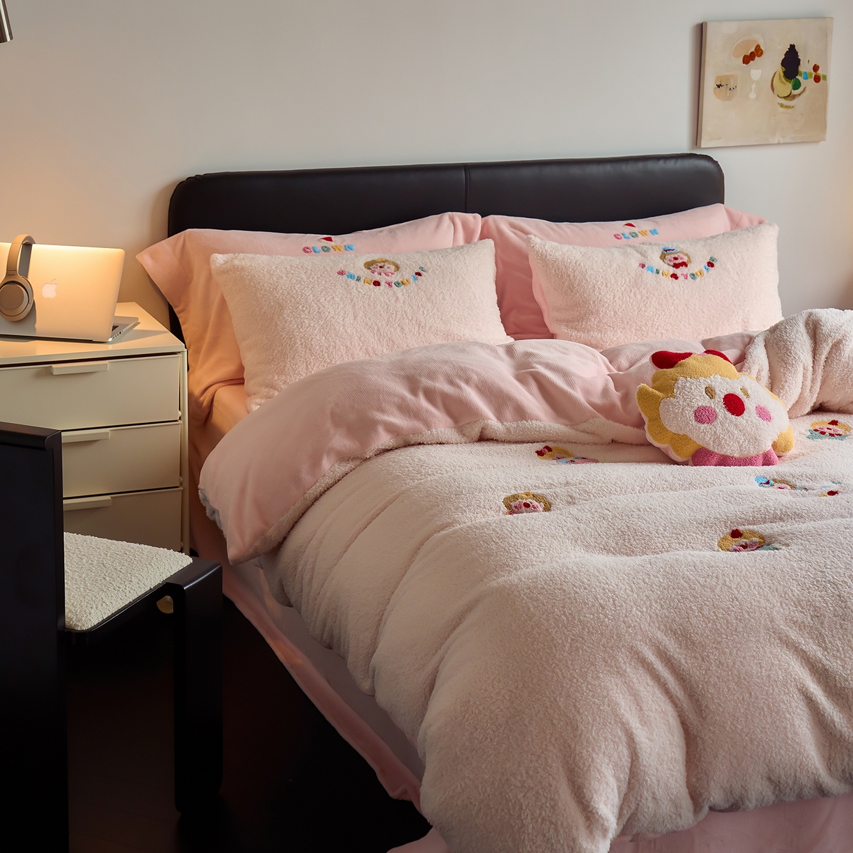 91家纺网 家纺一手货源 找家纺 禾时 2025新款保暖舒适蚂蚁绒牛奶绒毛巾绣四件套 淑女屋