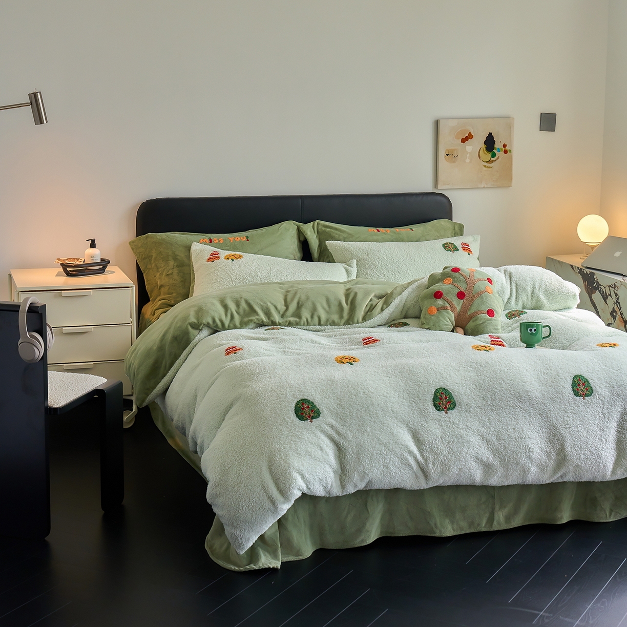 91家纺网 家纺一手货源 找家纺 禾时 2025新款保暖舒适蚂蚁绒牛奶绒毛巾绣四件套 森林屿鹿