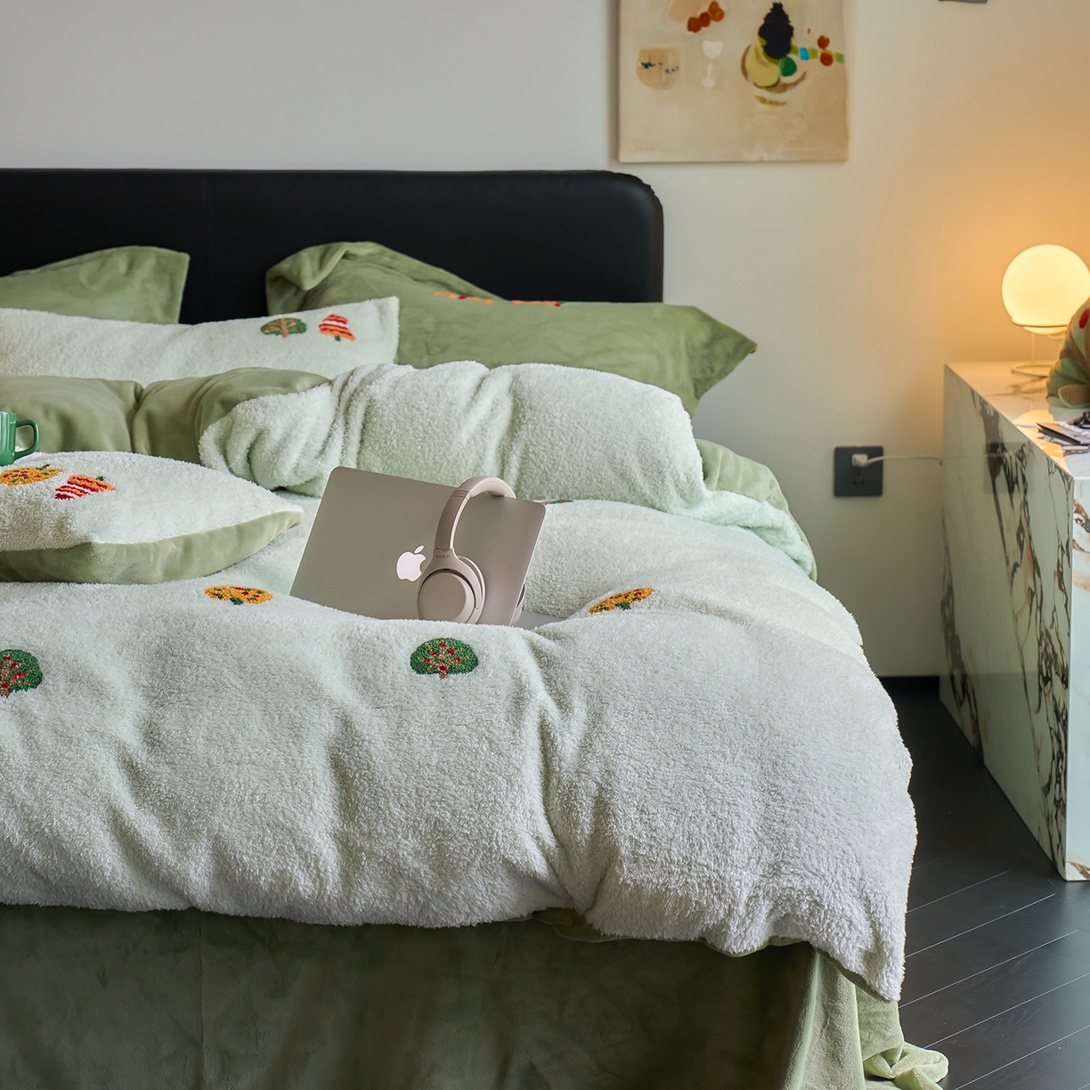 91家纺网 家纺一手货源 找家纺 禾时 2025新款保暖舒适蚂蚁绒牛奶绒毛巾绣四件套 森林屿鹿