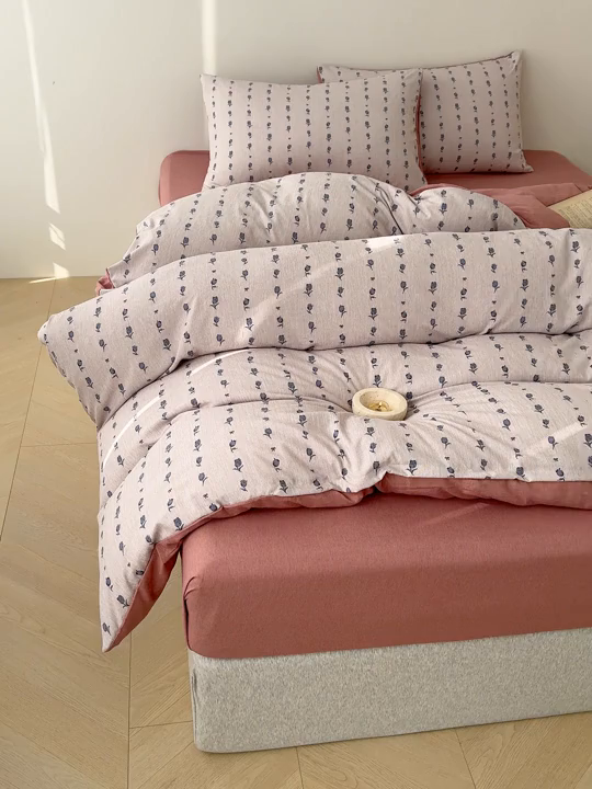 91家纺网 家纺一手货源 找家纺 竹合家纺 2025秋冬新款加厚磨毛色织暖绒系列针织四件套高克重 玫瑰花语