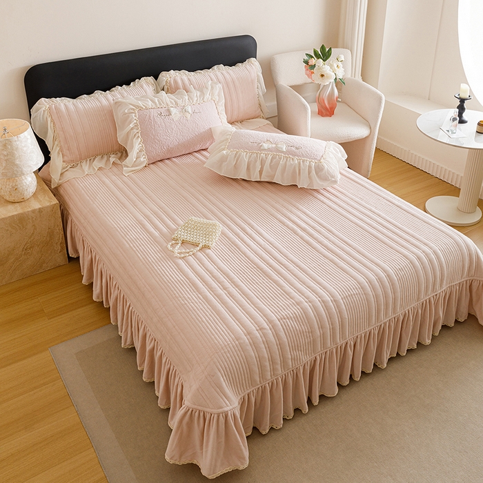 91家纺网 家纺一手货源 找家纺 （总）菊上家纺 2025新款雕花绒牛奶绒夹棉床盖款四件套-蝴蝶仙子