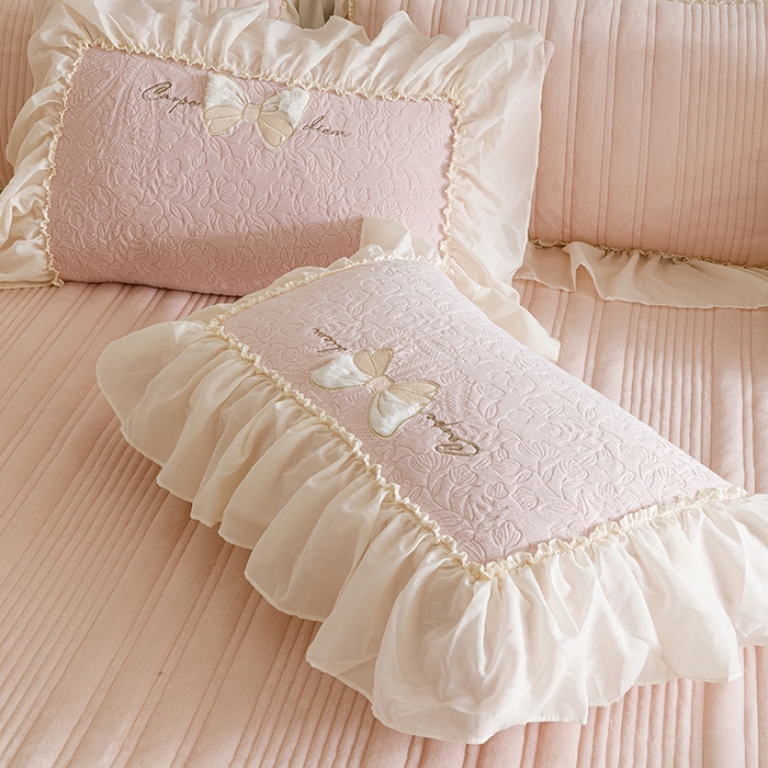 91家纺网 家纺一手货源 找家纺 菊上家纺 2025新款雕花绒牛奶绒夹棉床盖款四件套-蝴蝶仙子 蝴蝶仙子-粉