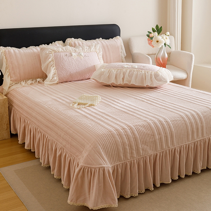 91家纺网 家纺一手货源 找家纺 菊上家纺 2025新款雕花绒牛奶绒夹棉床盖款四件套-蝴蝶仙子 蝴蝶仙子-粉