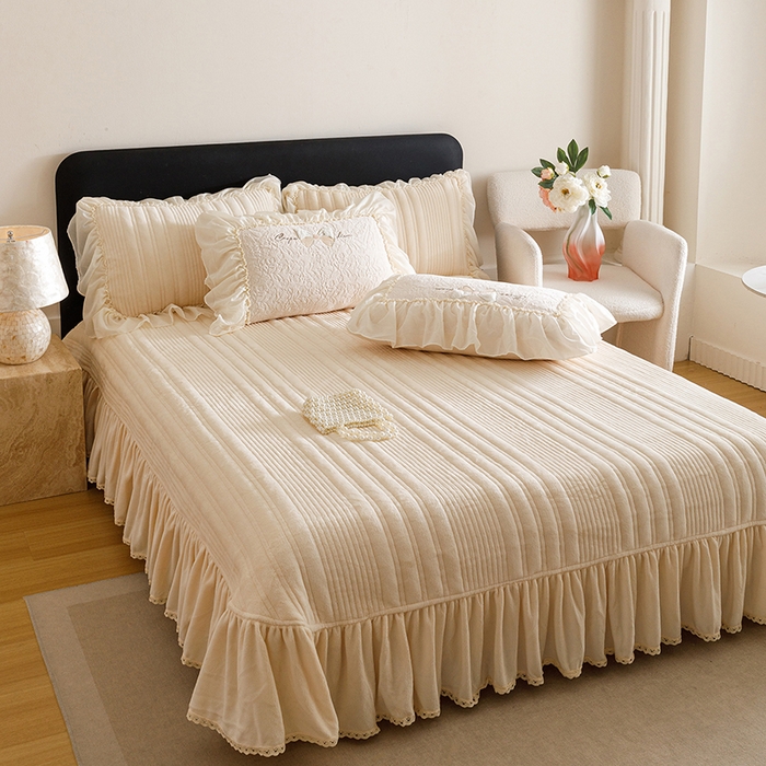 91家纺网 家纺一手货源 找家纺 菊上家纺 2025新款雕花绒牛奶绒夹棉床盖款四件套-蝴蝶仙子 蝴蝶仙子-杏