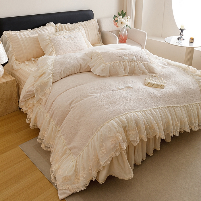 91家纺网 家纺一手货源 找家纺 菊上家纺 2025新款雕花绒牛奶绒夹棉床盖款四件套-蝴蝶仙子 蝴蝶仙子-杏