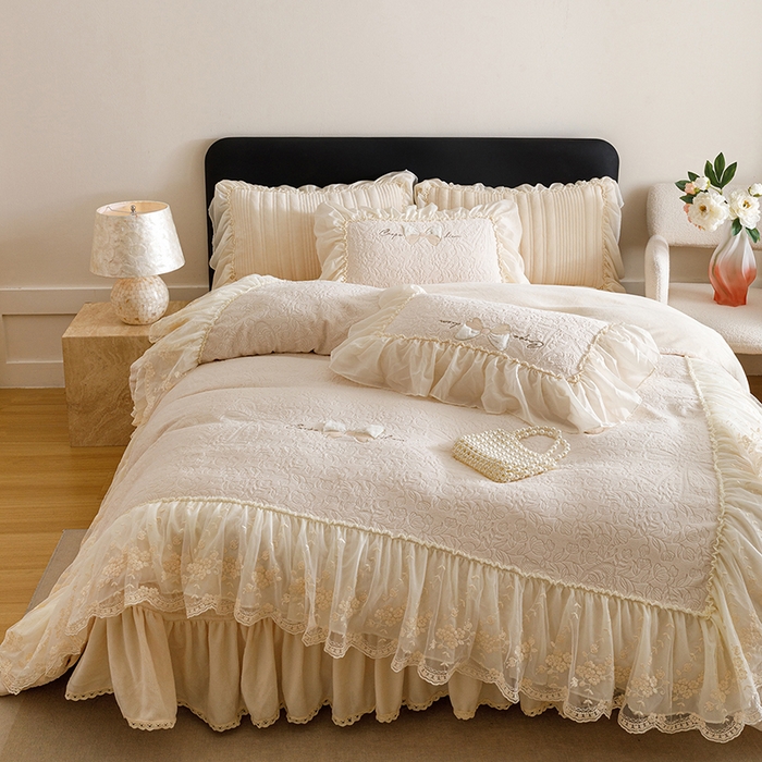 91家纺网 家纺一手货源 找家纺 菊上家纺 2025新款雕花绒牛奶绒夹棉床盖款四件套-蝴蝶仙子 蝴蝶仙子-杏