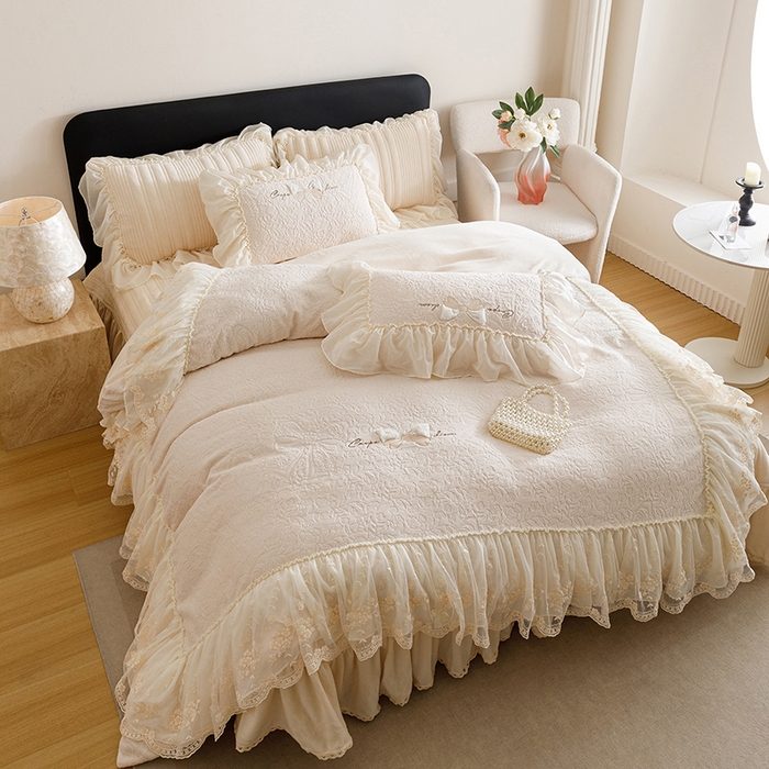 91家纺网 家纺一手货源 找家纺 菊上家纺 2025新款雕花绒牛奶绒夹棉床盖款四件套-蝴蝶仙子 蝴蝶仙子-杏