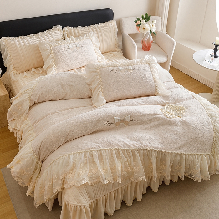 91家纺网 家纺一手货源 找家纺 菊上家纺 2025新款雕花绒牛奶绒夹棉床盖款四件套-蝴蝶仙子 蝴蝶仙子-杏