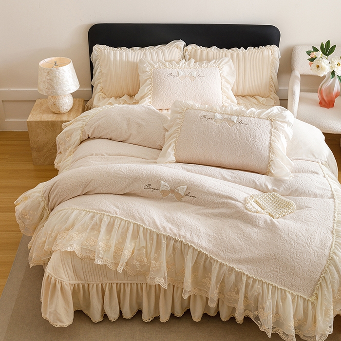 91家纺网 家纺一手货源 找家纺 菊上家纺 2025新款雕花绒牛奶绒夹棉床盖款四件套-蝴蝶仙子 蝴蝶仙子-杏