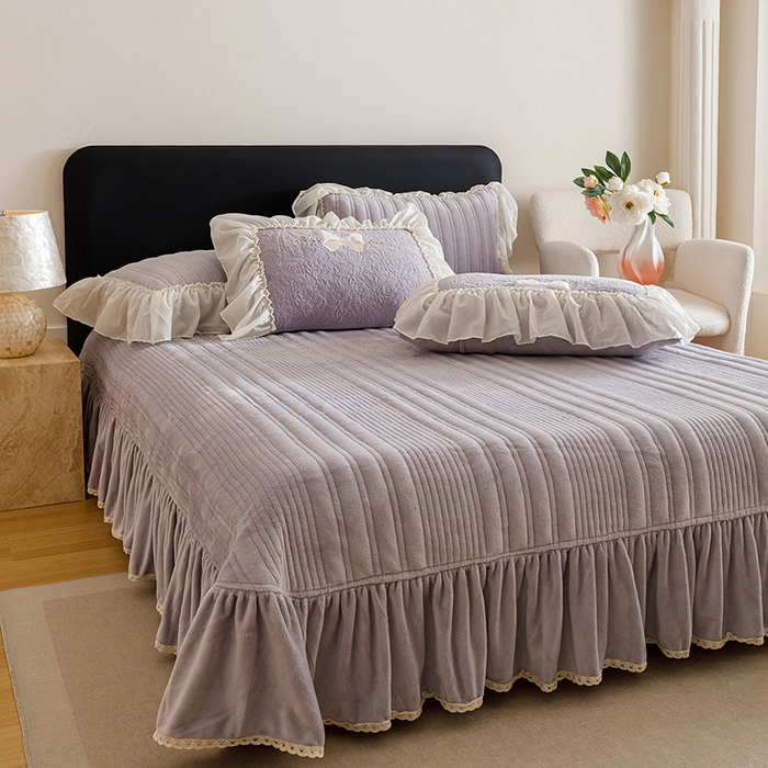 91家纺网 家纺一手货源 找家纺 菊上家纺 2025新款雕花绒牛奶绒夹棉床盖款四件套-蝴蝶仙子 蝴蝶仙子-紫